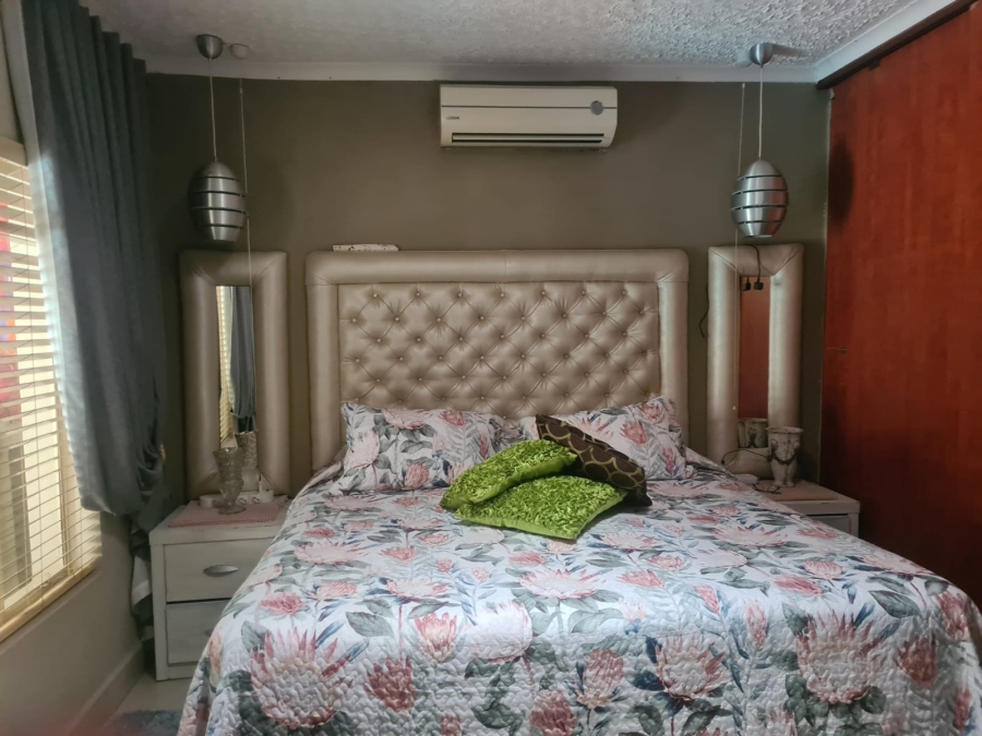 6 Bedroom Property for Sale in Cashan North West